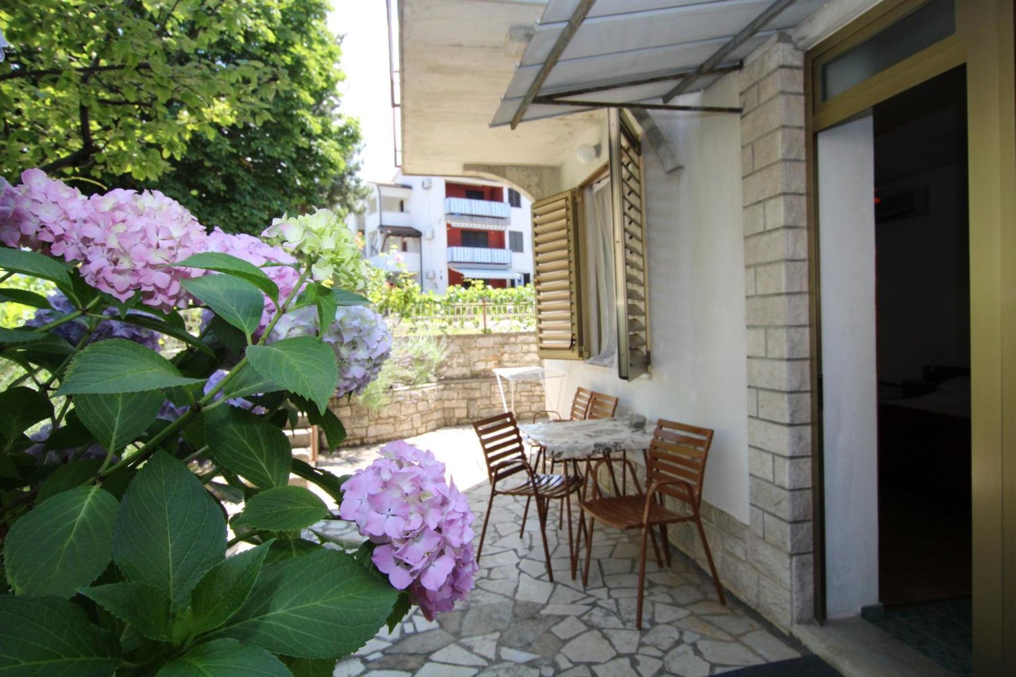 Doppel-/Zweibettzimmer mit eigener Terrasse
