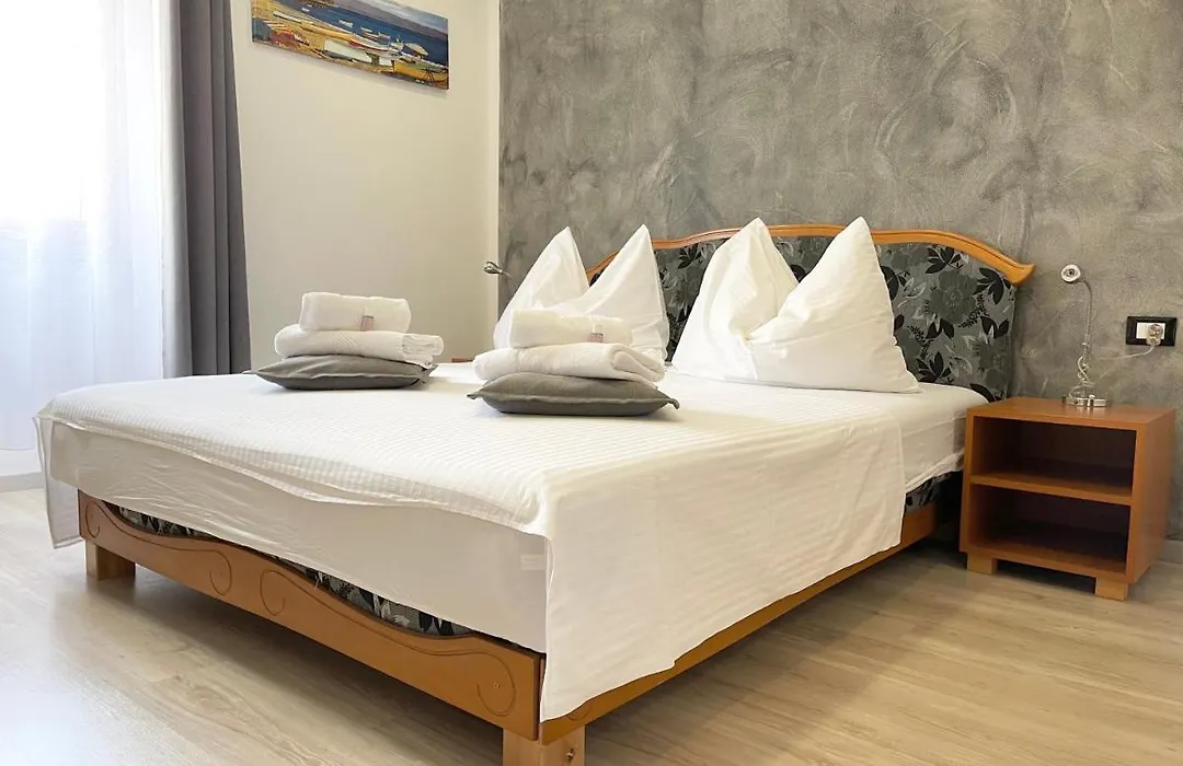 Rooms Valentino-1
