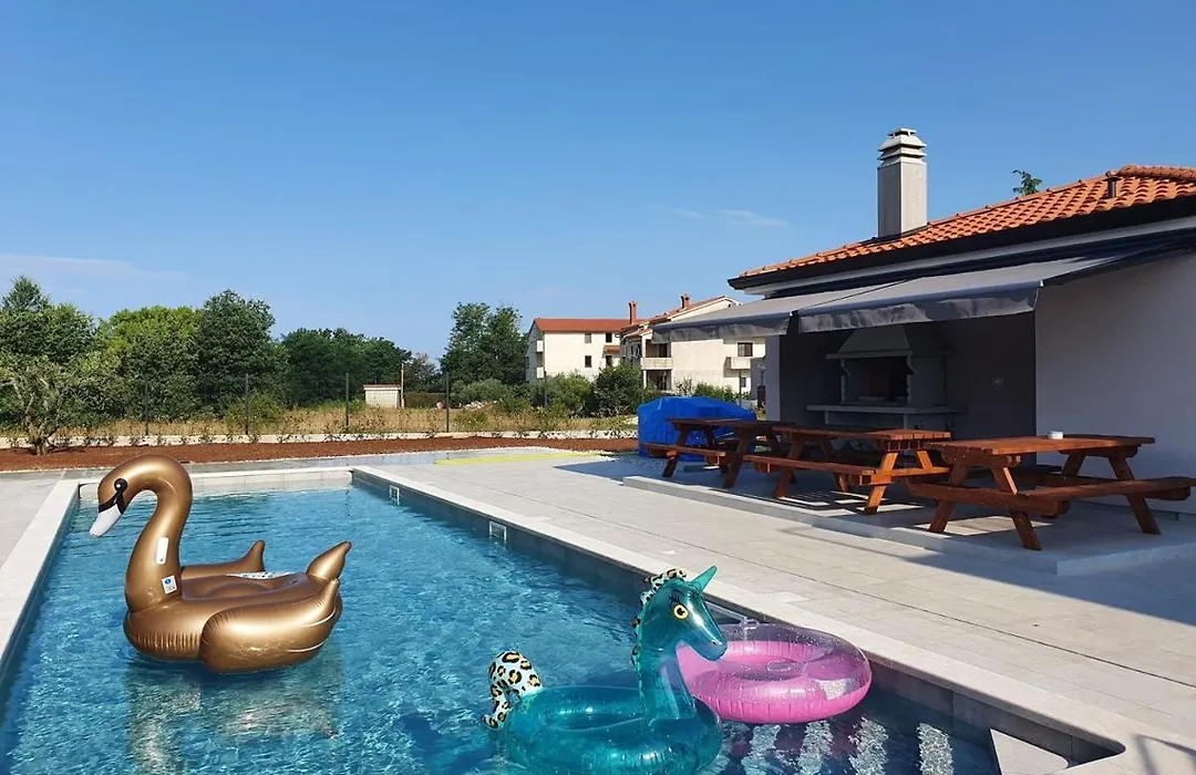 House Lucija Family Apartments For Max 6 Persons With Pool In Porec-1