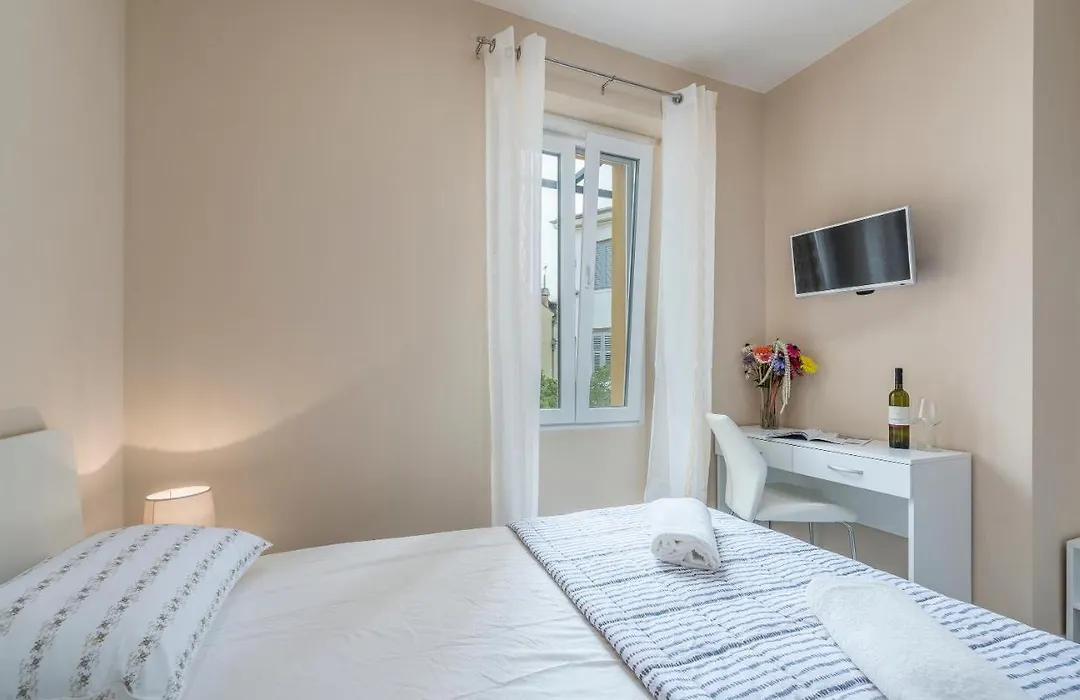 Roberto Rooms-1