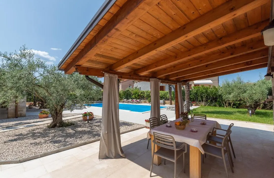 Villa Hope - Apartments With Shared Pool-1