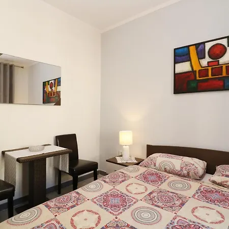 Old Town Rooms And Apartment-2