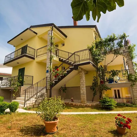 Apertments Jenny For Max 8 Pax In Porec-2