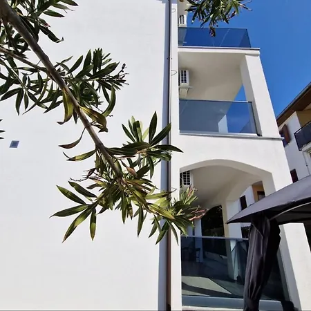 Villa Amra Apartments In Porec For Max 27 Persons-2