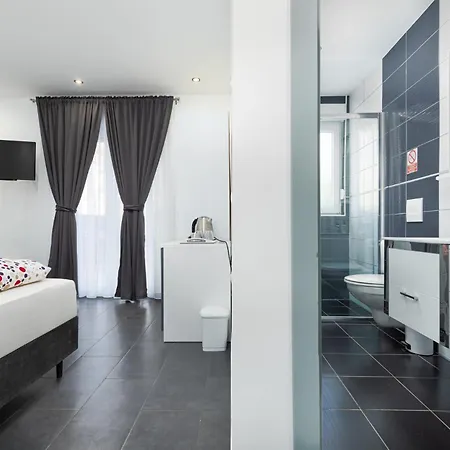 Rooms And Studio Flora-3