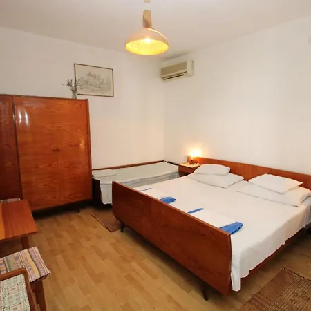 Rooms & Apartments At Grandma Maria'S Place-2